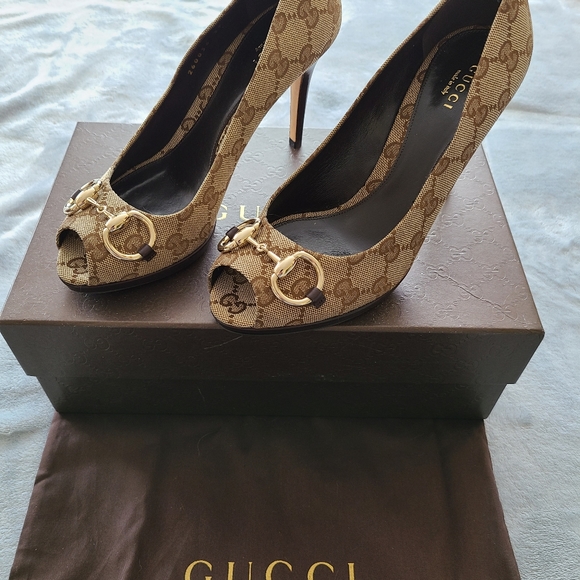 Handbag and shoes - Picture 5 of 7